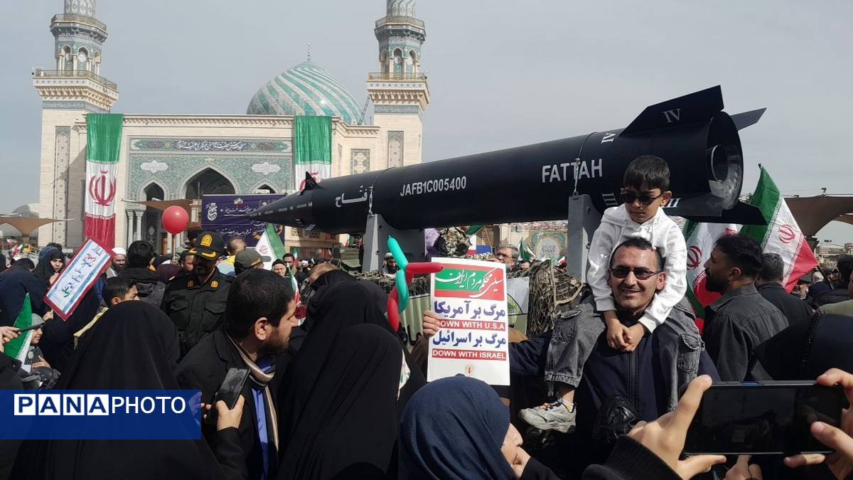 جلوه هایی از راهپیمایی جشن پیروزی انقلاب در شهر قم