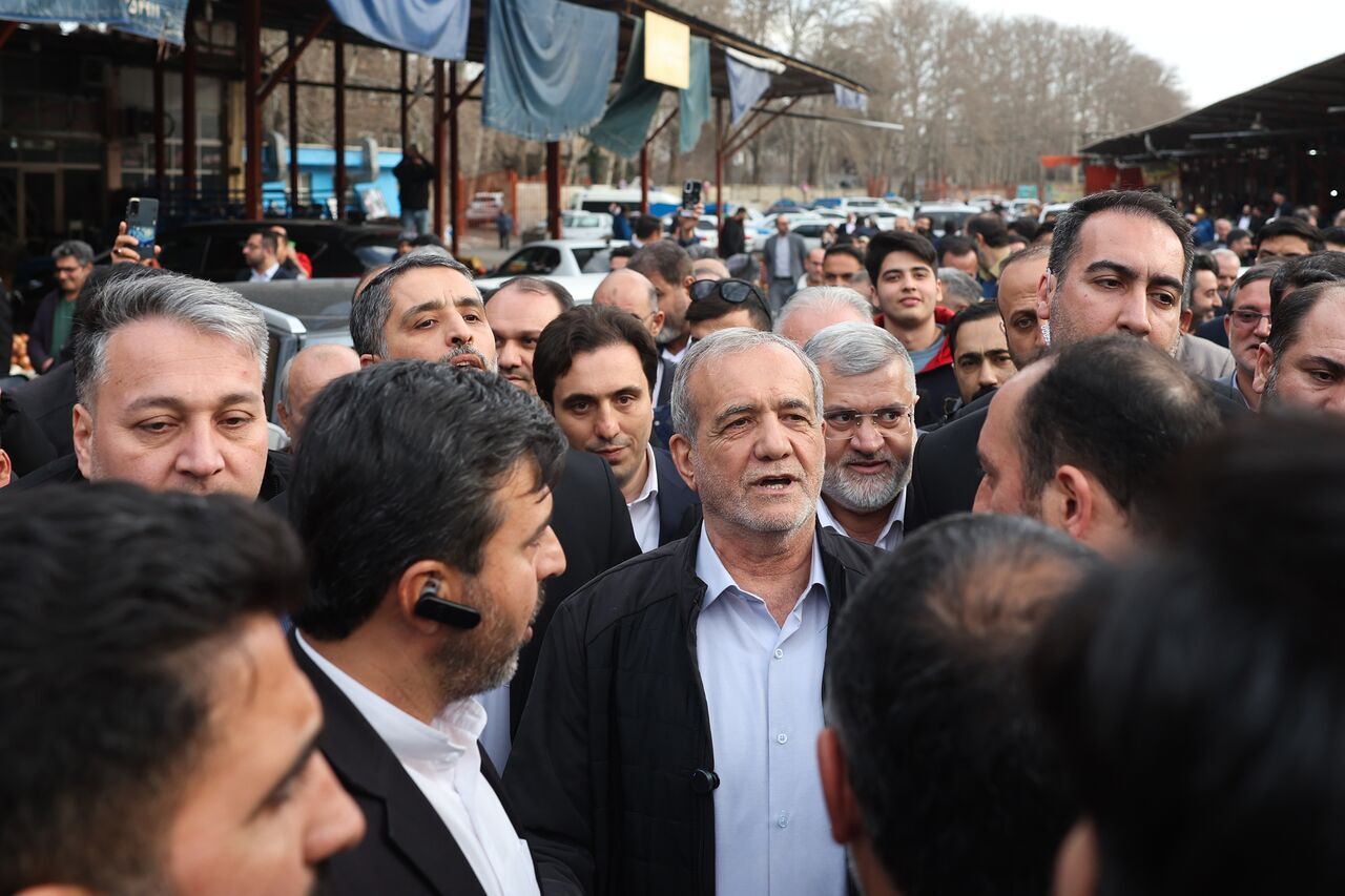 رئیس‌جمهور از نمایشگاه اقدامات قرارگاه اجتماعی البرز بازدید کرد