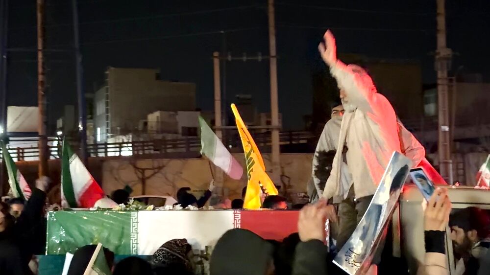 حضور پرشور مردم کرج در سوگ رهبر انقلاب و تشییع شهدا