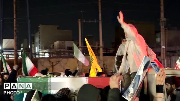 حضور پرشور مردم کرج در سوگ رهبر انقلاب و تشییع شهدا