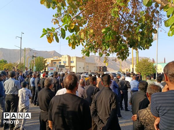بدرقه حماسی ۳ شهیدِ یک خانواده در حاجی‌آباد