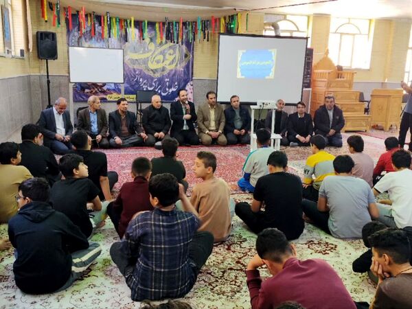 مراسم معنوی اعتکاف دانش‌آموزی در حسن‌آباد جرقویه علیا 