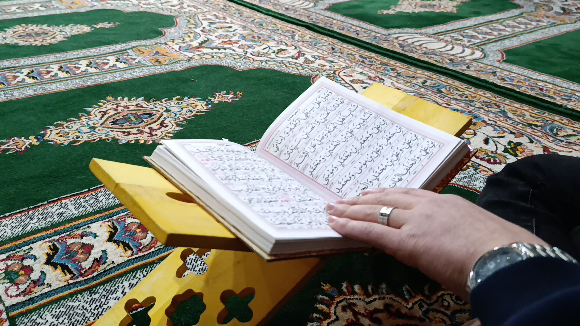 مراسم معنوی احیای شب اول قدر در مسجد جامع سفیددشت 