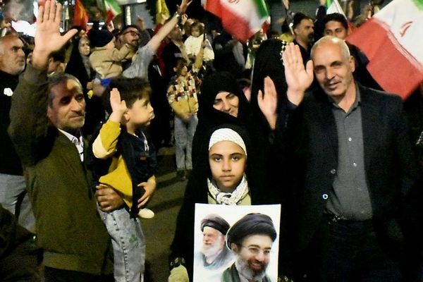 تا پای جان پای ایران می‌مانیم