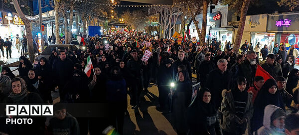 اجتماع و راهپیمایی در هفتین شب در شهرستان بجنورد 