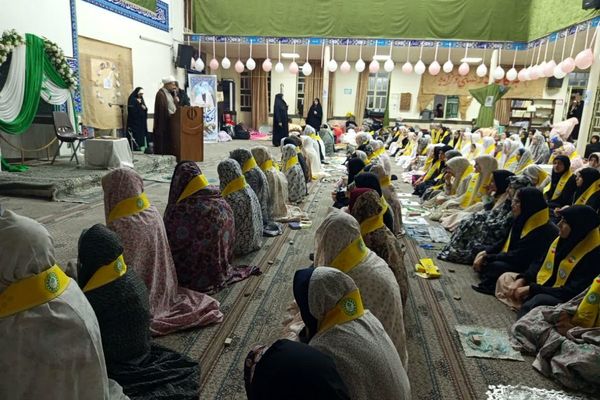 اعتکاف دانش‌آموزی رباط‌کریم با پرچم‌گردانی حضرت ابوالفضل(ع)