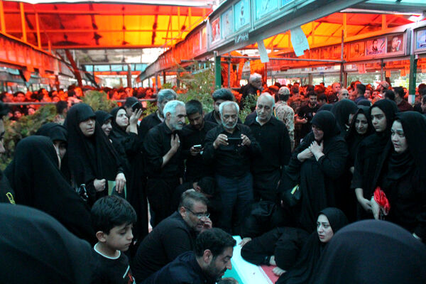 خاکسپاری نوجوان شهید «محمدحسین خاکی» در گلزار شهدای قم