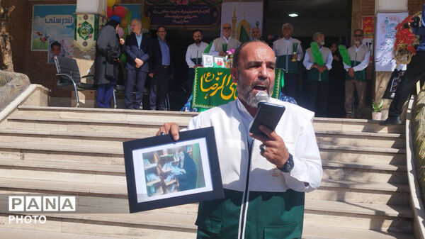 نواخته شدن زنگ آغاز سال تحصیلی در دبیرستان نمونه وکیلی ۱۰