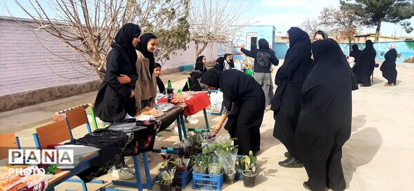 بازارچه دانش آموزی در دبیرستان حاج مهدی روحانی خلیل آباد
