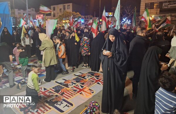 گردهمایی مردم انقلابی کرج در پی خونخواهی رهبر شهید و بیعت با امام سید مجتبی خامنه‌ای و حمایت از رزمندگان اسلام