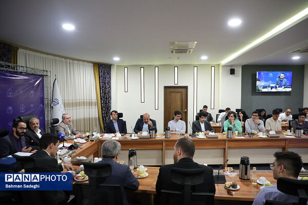 نشست صمیمی وزیر آموزش و پرورش با مدال آوران المپیادهای جهانی