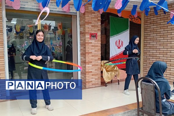  مراسم به مناسبت ۲۲ بهمن ماه در مدرسه شهید زهره‌وند، شهرستان قرچک