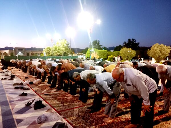 برپایی نماز جماعت در آرامگاه شهید مدرس 