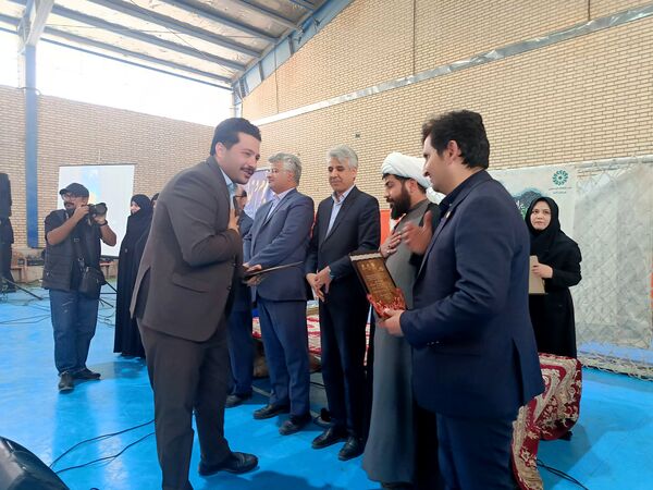 بوم و نوا صحنه تقدیر از کتاب‌دوستان فدافن
