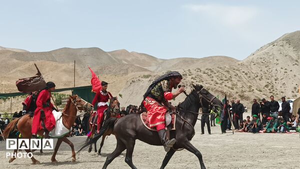 مراسم نمادین تعزیه خوانی در روز عاشورای حسینی در شهر بار نیشابور