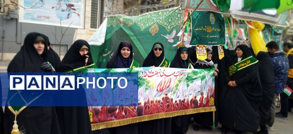 ثبت شکوه انقلاب از قاب دوربین در همدان