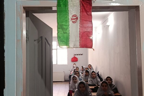  آغاز سال تحصیلی با همراهی حافظان نظم و امنیت در دبستان بعثت ۲