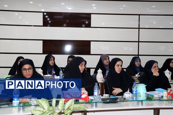 تجلیل از مربیان پیشتاز، مسئولان و فعالان سازمان دانش‌آموزی استان بوشهر