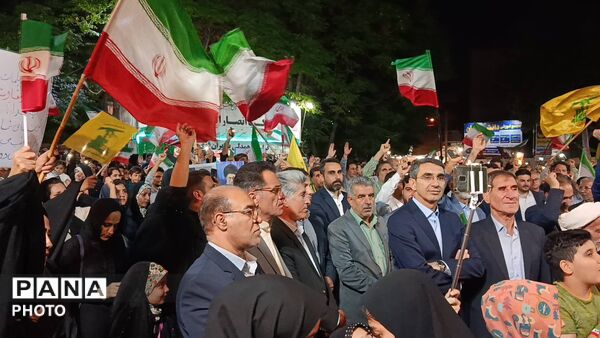 حضور دانش‌آموزان مدرسه دخترانه ریحانه در جشن عید غدیرخم