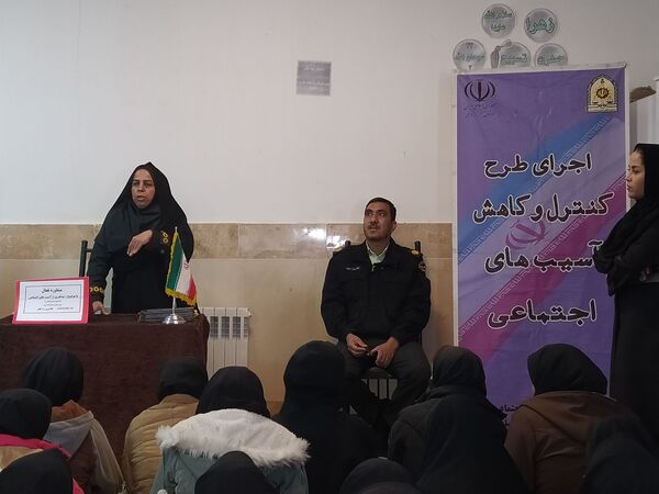 کارگاه آشنایی با فضای مجازی در دبیرستان دخترانه امید 