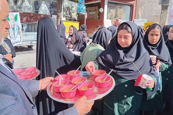 برپایی موکب پذیرایی و قاب‌های ایثار؛ از خاکریز تا بوم نقاشی در فیروزکوه