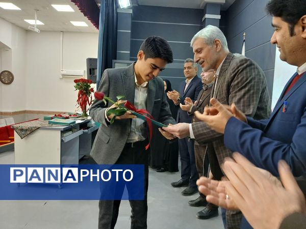 آیین تکریم و تجلیل از پژوهشگران برتر ناحیه۶