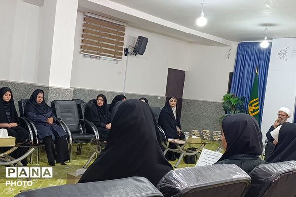 دیدار امور بانوان آموزش‌ و پرورش و استانداری با نماینده ولی‌فقیه در بجنورد به مناسبت روز دختر
