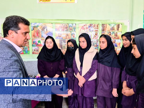 رویداد کارآفرینی دانش‌آموزان عنبرآباد در دهه فجر