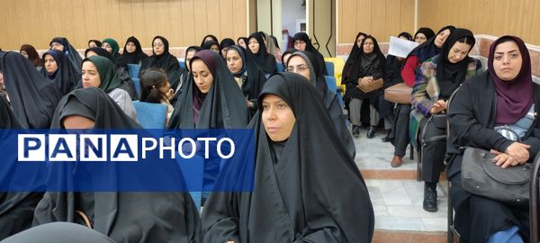 اولین کارگاه شناخت و تکنیک‌های ارتباط با نوجوانان در شیروان