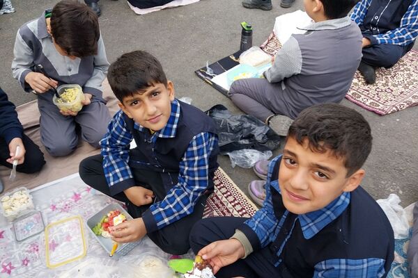 اجرای طرح «صبحانه سالم» در دبستان هیأت امنایی شهید قلنبر ناحیه دو شهرری 