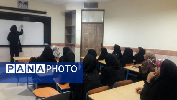 جلسه هدایت تحصیلی دبیرستان دخترانه حضرت زینب(س) کاشمر