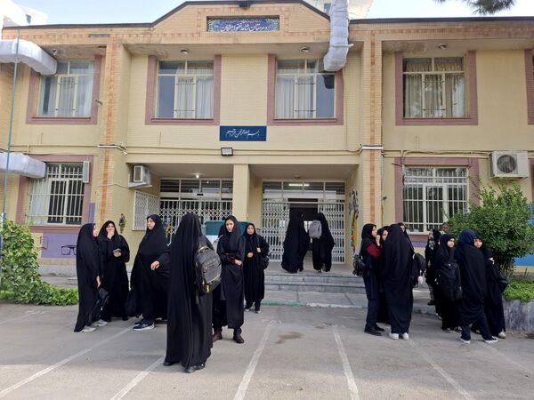 کلاس‌های پیش نیاز سال تحصیلی در مدرسه شاهد تقوا پیشگان 