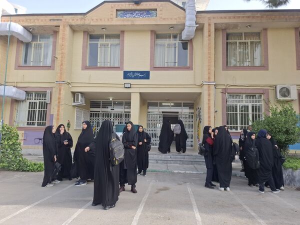 کلاس‌های پیش نیاز سال تحصیلی در مدرسه شاهد تقوا پیشگان 