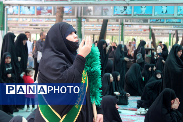 مراسم تحویل سال در گلزار شهدای قم