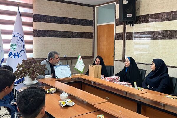 تقدیر از دانش‌آموز خبرنگاران فعال پانا در مراسم روز خبرنگار در شهرستان فیروزکوه