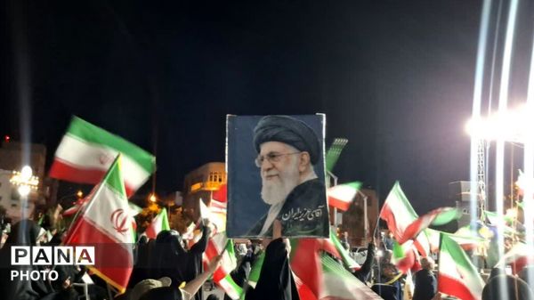 مردم پای عهد انقلاب در تهران