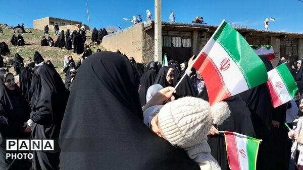 راهپیمایی مردم شهر علی آباد دمق به‌مناسبت روز ۱۲ فروردین
