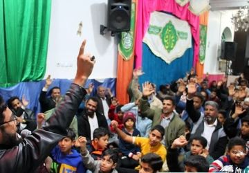  رودان در شب ولادت امیرالمؤمنین(ع) غرق در نور و شادی شد