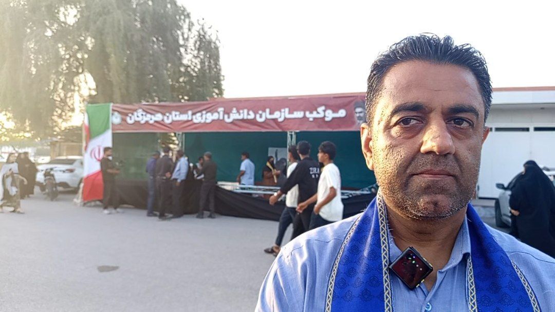 موکب دانش‌آموزی در گلزار شهدای میناب برپا شد