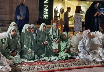 یک اجتماع، یک قبله، هزاران دل