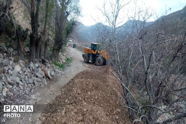 بهسازی جاده مسیر باغات و آبشار به همت شهرداری بار 