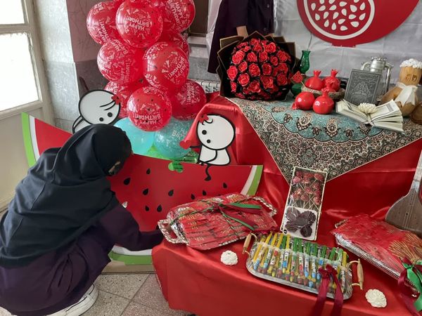 برگزاری جشن باستانی یلدا در دبیرستان دخترانه ابویی‌نژاد