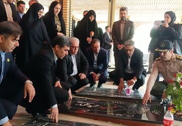 عطر شهادت و معلم؛ آیین غبارروبی مزار شهدای دانش‌آموز و معلم 