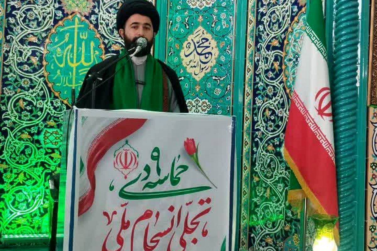 نماز جمعه فیروزکوه میزبان میزهای خدمت و ایستگاه سلامت