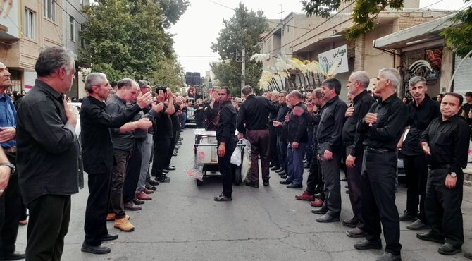 صدای پرشور عزای عزاداران در کوچه‌های شهر، در روز تاسوعا طنین‌انداز شد
