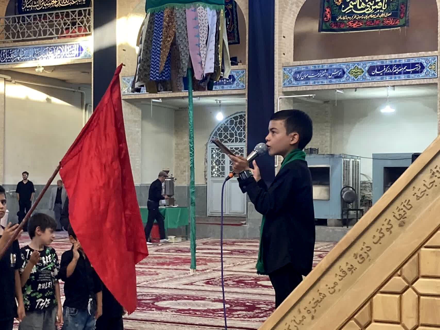 احلی من العسل؛ تجلی عشق نوجوانان به امام  حسین(ع)