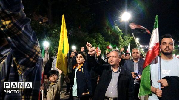 مشت ها بر فراز آسمان نیشابور نمایان شد 