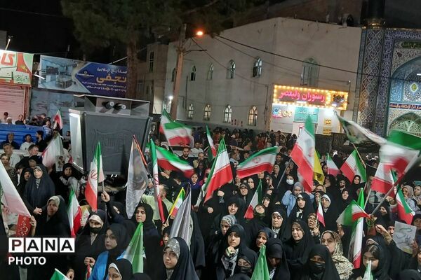 اجتماع مردم اسلامشهر و تقدیر از معلمان نمونه با حضور دانش‌آموزان پیشتاز