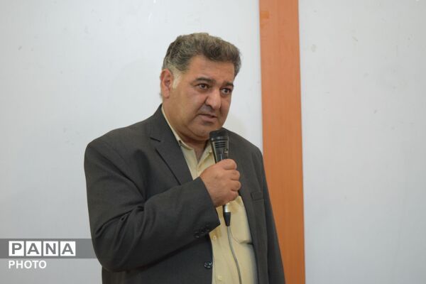 هنرمندان باباحیدر، نگارخانه آفتاب را گلباران کردند