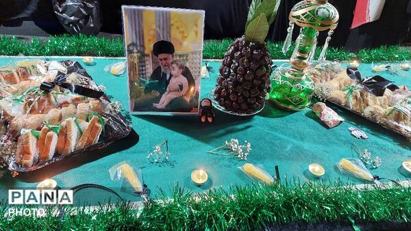 سفره حضرت رقیه(س) دل‌های عشاق را در میدان جمهوری گردهم آورد